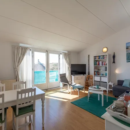 شقة An That Is Attractively Furnished *