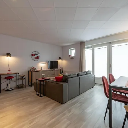 Apartment An That Is Attractively Furnished *