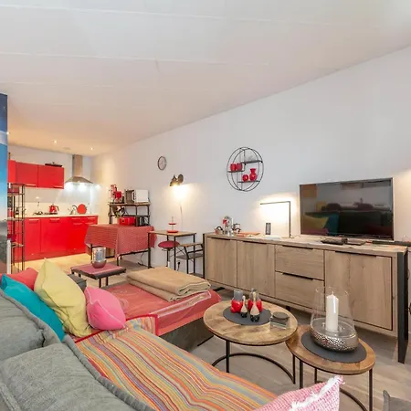 Apartment An That Is Attractively Furnished
