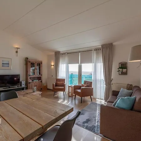 شقة An That Is Attractively Furnished