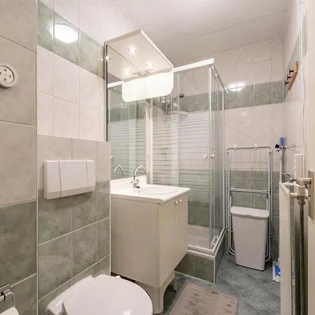 شقة An That Is Attractively Furnished